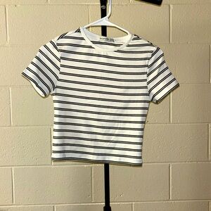Stradivarius, Size Small, Cropped-Tee, white with black stripes, comfy.